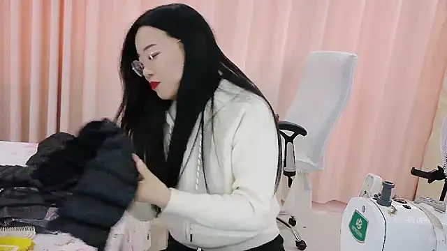 Snapshot of CCOO520 chatting on 11-09-25, 08:34 CCOO520 online show from 11-09-25, 08:34