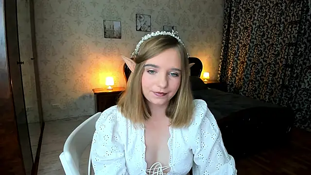 LunaCosplay online show from 10-26-25, 03:56