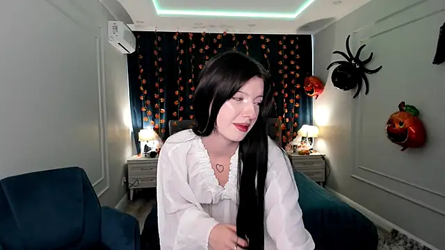 Snapshot of RoxyHopper chatting on 10-25-25, 05:04 RoxyHopper online show from 10-25-25, 05:04