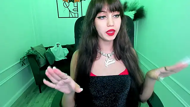 Snapshot of TiffanyYounge chatting on 10-23-25, 11:20 TiffanyYounge online show from 10-23-25, 11:20