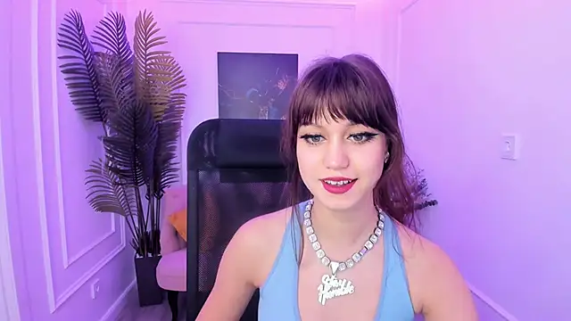 Snapshot of TiffanyYounge chatting on 11-04-25, 04:22 TiffanyYounge online show from 11-04-25, 04:22