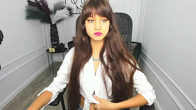 Snapshot of TiffanyYounge chatting on 11-14-25, 12:37 TiffanyYounge online show from 11-14-25, 12:37