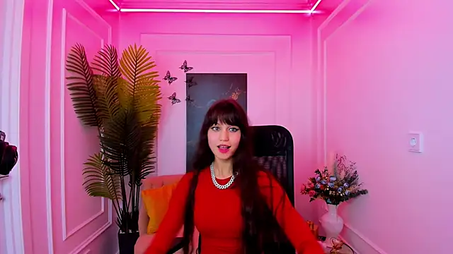 Snapshot of TiffanyYounge chatting on 11-17-25, 07:41 TiffanyYounge online show from 11-17-25, 07:41