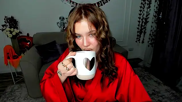 velvet skyee online show from 10-27-25, 07:18