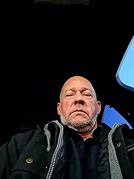 Snapshot of moonbeam37 chatting on 12-15-25, 02:43 moonbeam37 online show from 12-15-25, 02:43