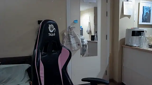 Snapshot of junokun22 chatting on 10-10-25, 06:07 junokun22 online show from 10-10-25, 06:07