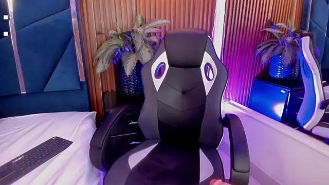 Snapshot of Lia_Kitten chatting on 10-06-25, 06:11 Lia Kitten online show from 10-06-25, 06:11