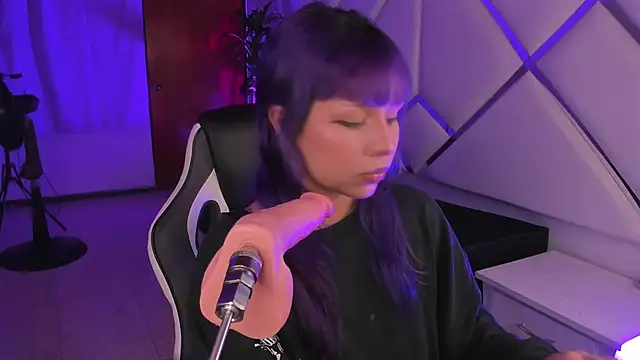 Snapshot of Lia_Kitten chatting on 10-25-25, 05:26 Lia Kitten online show from 10-25-25, 05:26