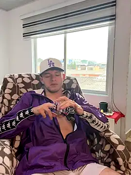 Snapshot of noah_red chatting on 10-07-25, 02:14 noah red online show from 10-07-25, 02:14