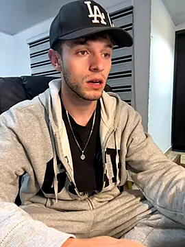 Snapshot of noah_red chatting on 10-14-25, 04:02 noah red online show from 10-14-25, 04:02