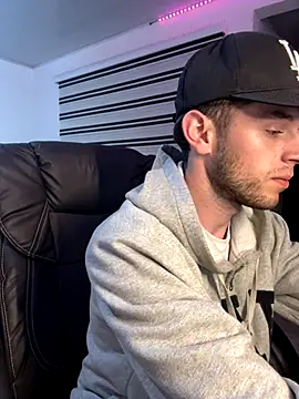 Snapshot of noah_red chatting on 10-16-25, 03:40 noah red online show from 10-16-25, 03:40