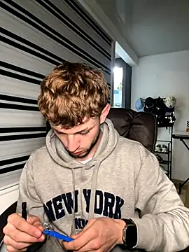 Snapshot of noah_red chatting on 10-24-25, 03:25 noah red online show from 10-24-25, 03:25