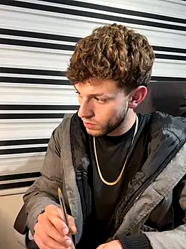 Snapshot of noah_red chatting on 10-26-25, 03:34 noah red online show from 10-26-25, 03:34