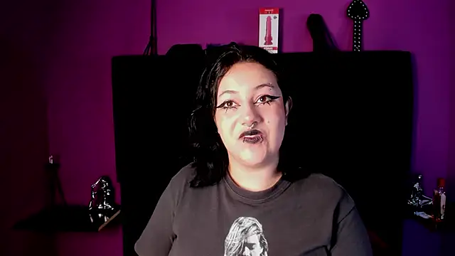 Snapshot of SabbathSinclair chatting on 11-15-25, 11:40 SabbathSinclair online show from 11-15-25, 11:40