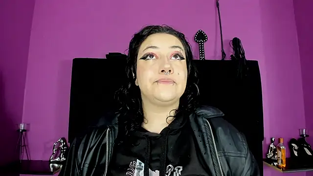 Snapshot of SabbathSinclair chatting on 11-17-25, 11:38 SabbathSinclair online show from 11-17-25, 11:38