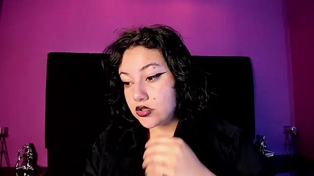 Snapshot of SabbathSinclair chatting on 11-24-25, 11:32 SabbathSinclair online show from 11-24-25, 11:32