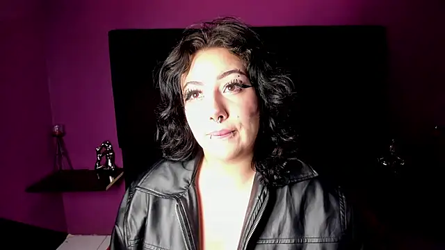 Snapshot of SabbathSinclair chatting on 12-01-25, 01:05 SabbathSinclair online show from 12-01-25, 01:05