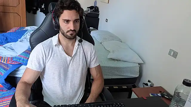 Al3xox02 online show from 04-28-26, 08:52