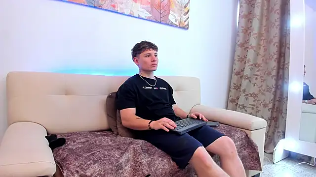 Snapshot of Leoo_Miller chatting on 10-07-25, 08:50 Leoo Miller online show from 10-07-25, 08:50