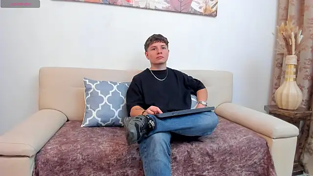 Snapshot of Leoo_Miller chatting on 10-08-25, 08:50 Leoo Miller online show from 10-08-25, 08:50