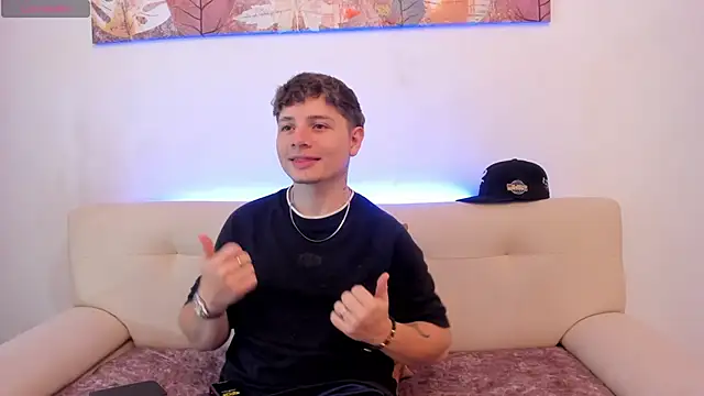 Snapshot of Leoo_Miller chatting on 10-14-25, 09:15 Leoo Miller online show from 10-14-25, 09:15