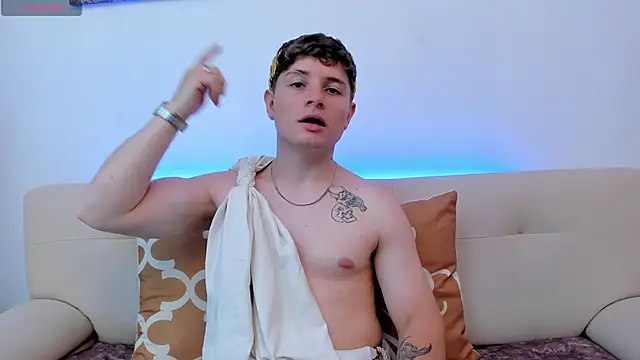 Snapshot of Leoo_Miller chatting on 10-18-25, 09:26 Leoo Miller online show from 10-18-25, 09:26