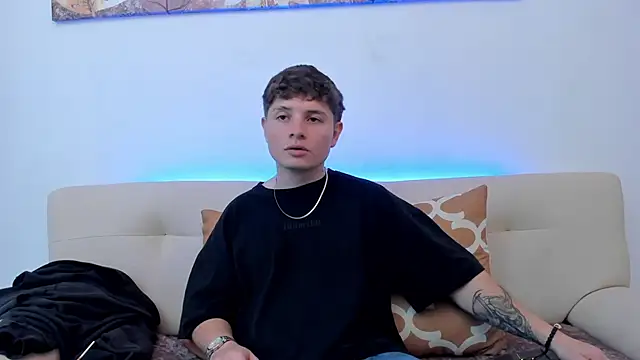 Snapshot of Leoo_Miller chatting on 10-20-25, 09:04 Leoo Miller online show from 10-20-25, 09:04