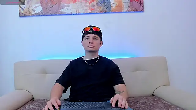 Snapshot of Leoo_Miller chatting on 10-23-25, 08:07 Leoo Miller online show from 10-23-25, 08:07