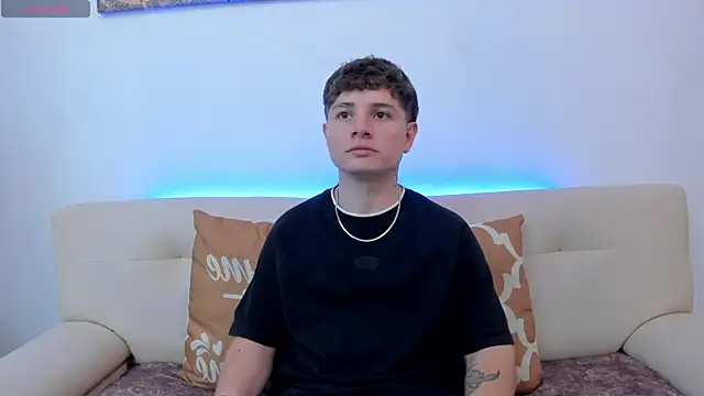 Snapshot of Leoo_Miller chatting on 11-01-25, 08:00 Leoo Miller online show from 11-01-25, 08:00