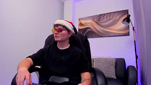 Snapshot of Leoo_Miller chatting on 12-05-25, 04:10 Leoo Miller online show from 12-05-25, 04:10