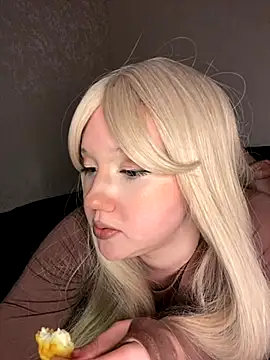 Snapshot of Darling_Bri_ chatting on 11-01-25, 08:55 Darling Bri online show from 11-01-25, 08:55