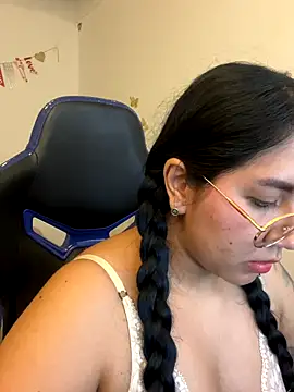 LoveLyy- online show from 12-18-25, 08:59