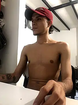 Snapshot of santyrestrepo chatting on 10-07-25, 03:36 santyrestrepo online show from 10-07-25, 03:36