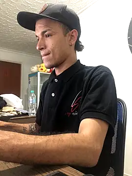 Snapshot of santyrestrepo chatting on 10-07-25, 10:40 santyrestrepo online show from 10-07-25, 10:40