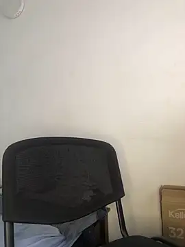 Snapshot of santyrestrepo chatting on 10-12-25, 01:43 santyrestrepo online show from 10-12-25, 01:43