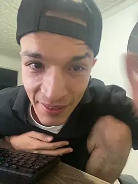 Snapshot of santyrestrepo chatting on 10-28-25, 12:14 santyrestrepo online show from 10-28-25, 12:14