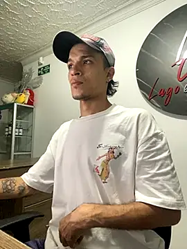 Snapshot of santyrestrepo chatting on 11-01-25, 11:18 santyrestrepo online show from 11-01-25, 11:18