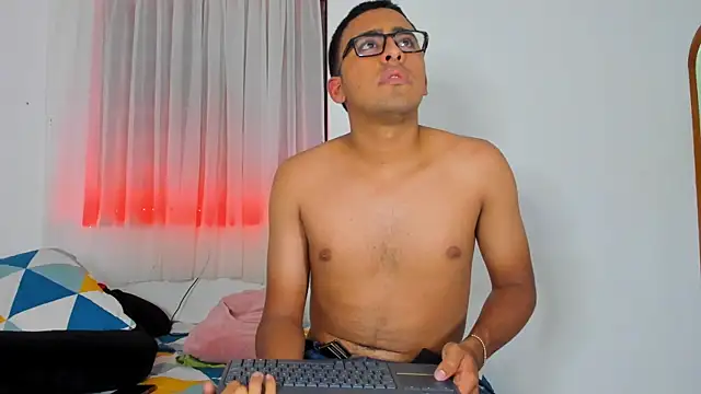 Snapshot of Sexy_Couple_Xx chatting on 10-13-25, 04:12 Sexy Couple Xx online show from 10-13-25, 04:12