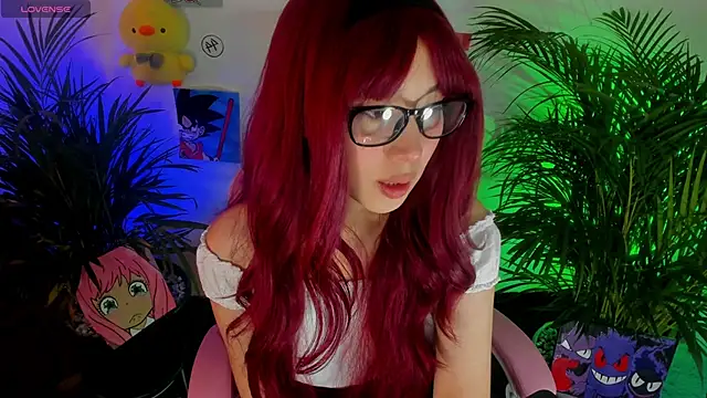 Snapshot of aiko_o0 chatting on 10-19-25, 05:46 aiko o0 online show from 10-19-25, 05:46