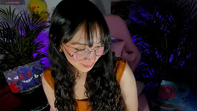 Snapshot of aiko_o0 chatting on 11-25-25, 12:32 aiko o0 online show from 11-25-25, 12:32