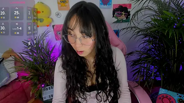 Snapshot of aiko_o0 chatting on 12-14-25, 01:00 aiko o0 online show from 12-14-25, 01:00