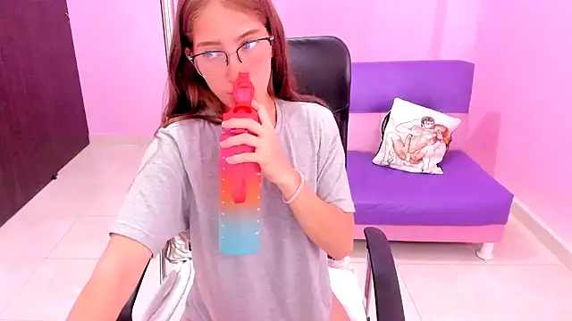 Snapshot of blondie_dirtysquirt chatting on 11-18-25, 07:18 blondie dirtysquirt online show from 11-18-25, 07:18