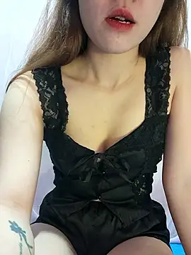 Snapshot of LylyCii6969 chatting on 12-15-25, 11:31 LylyCii6969 online show from 12-15-25, 11:31