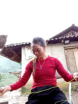 Snapshot of chieu_xinh chatting on 10-15-25, 01:06 chieu xinh online show from 10-15-25, 01:06