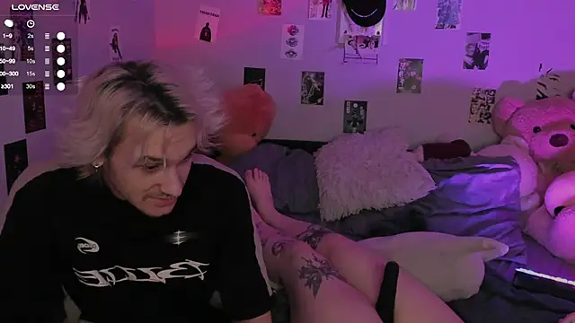 Snapshot of g4tito chatting on 11-18-25, 04:39 g4tito online show from 11-18-25, 04:39