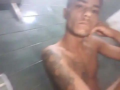 Snapshot of Amorseu18cm chatting on 10-20-25, 01:00 Amorseu18cm online show from 10-20-25, 01:00