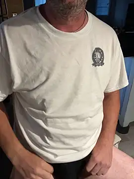 Snapshot of smkbustr chatting on 10-09-25, 10:41 smkbustr online show from 10-09-25, 10:41