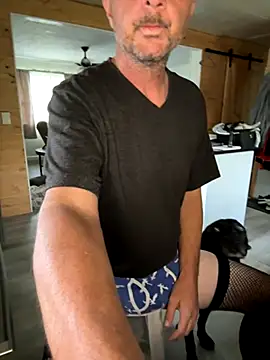 Snapshot of smkbustr chatting on 10-13-25, 08:09 smkbustr online show from 10-13-25, 08:09