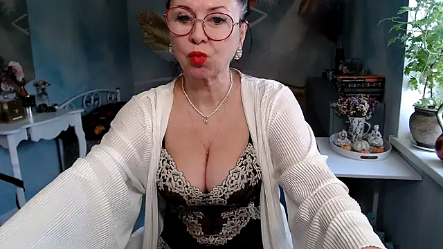 Snapshot of Arisa5000 chatting on 10-21-25, 09:21 Arisa5000 online show from 10-21-25, 09:21