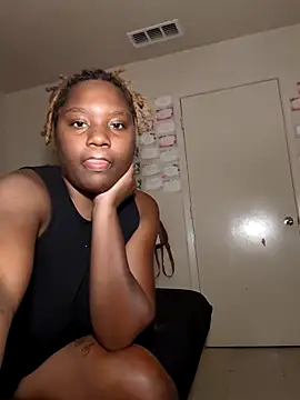 Snapshot of only_liyah chatting on 10-06-25, 01:03 only liyah online show from 10-06-25, 01:03